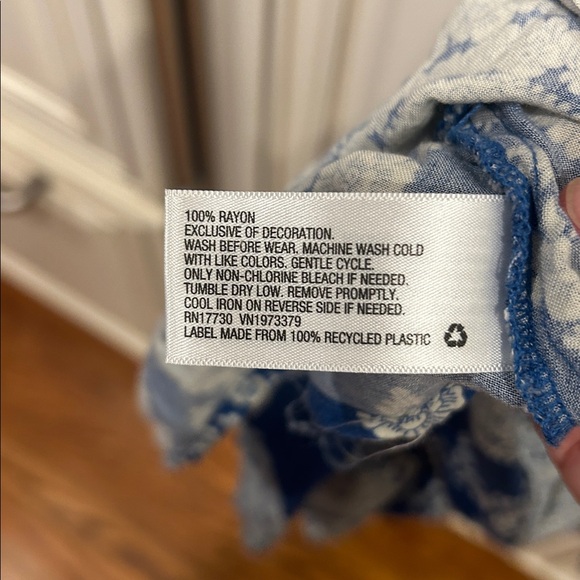 Art Class Floral Blue and White Fabric - Picture 5 of 5